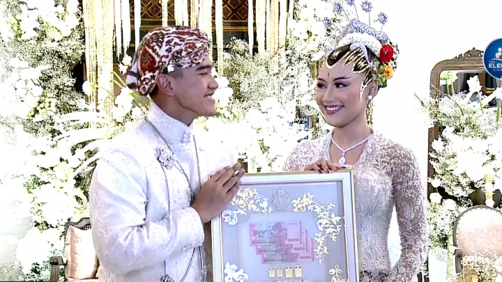 Kaesang Serahkan Mahar Uang dan Logam Mulia untuk Erina