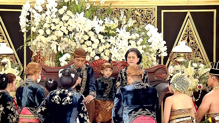 Momen Jokowi Beri Wejangan Kepada Anak-anaknya Saat Ngunduh Mantu Kaesang-Erina