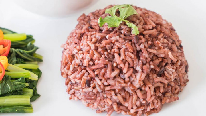 Apa yang Terjadi Jika Terlalu Banyak Mengonsumsi Nasi Merah?