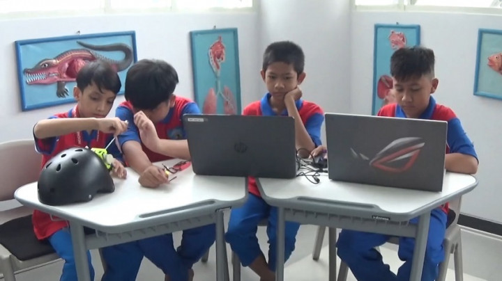 Wow! Kalahkan 29 Negara, Siswa SD Raih Medali Emas dan Silver di Ajang Robotika Internasional