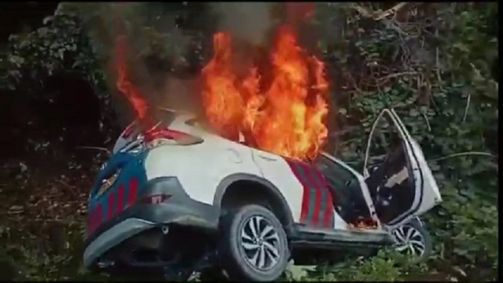 Sempat Terjadi Baku Tembak, KKB Bakar 2 Mobil Polisi