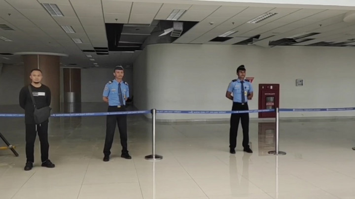 Akibat Diterjang Hujan Badai, Atap Bandara Kertajati Berjatuhan