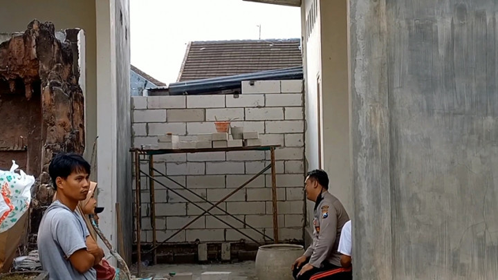 Akibat Konflik, Akses Keluar Masuk Rumah Ditembok Tetangga