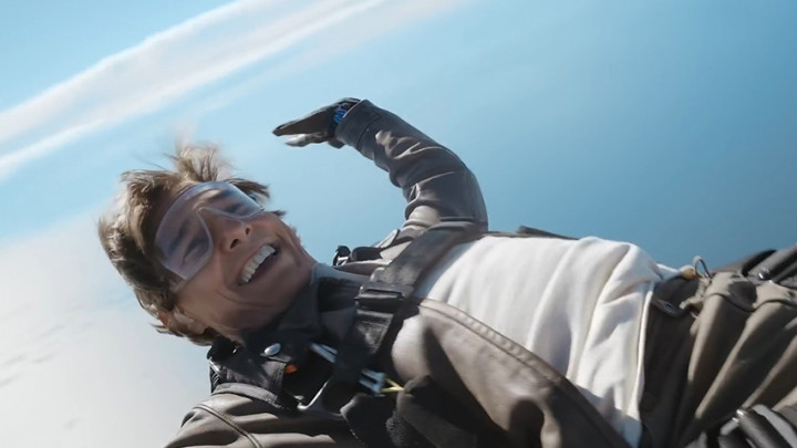 Film Top Gun Maverick Sukses, Tom Cruise Ucapkan Terima Kasih Sambil Terjun Bebas