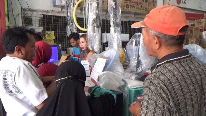 Siaran TV Analog di Pasuruan Berakhir, Toko Penjual STB dan TV Digital Ludes Diburu Warga