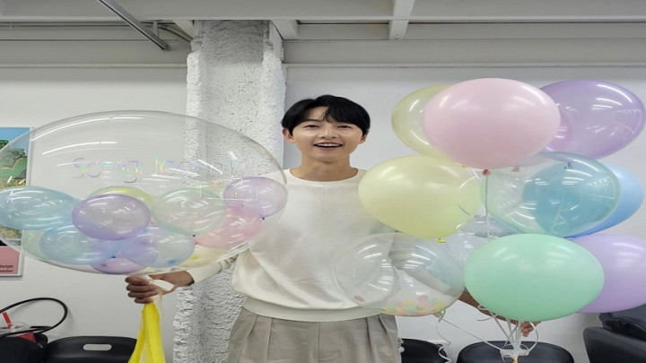 Bikin Heboh! Song Joong Ki dan Katy Louise Saunders Dikabarkan Berpacaran