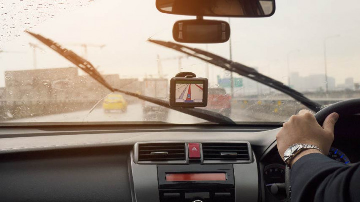 Cuaca Buruk Saat Nataru, Ini 3 Tips Mengemudi Aman di Jalan Tol