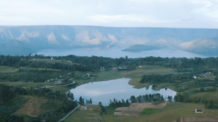 Wow! Ada Danau di Atas Danau di Pulau Samosir