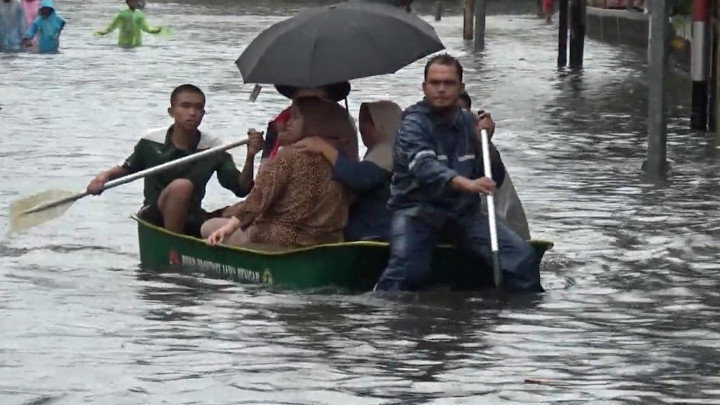 Jelang Pergantian Tahun Baru, 5 Kecamatan di Kota Semarang Masih Terendam Banjir