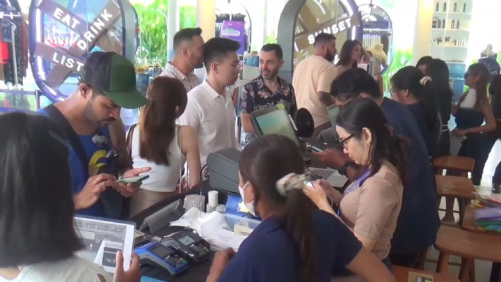 Rayakan Tahun Baru, Bali Diserbu Wisatawan