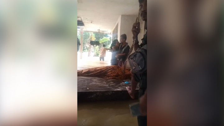 Seorang Pemuda Tewas Tersengat Listrik Saat Banjir