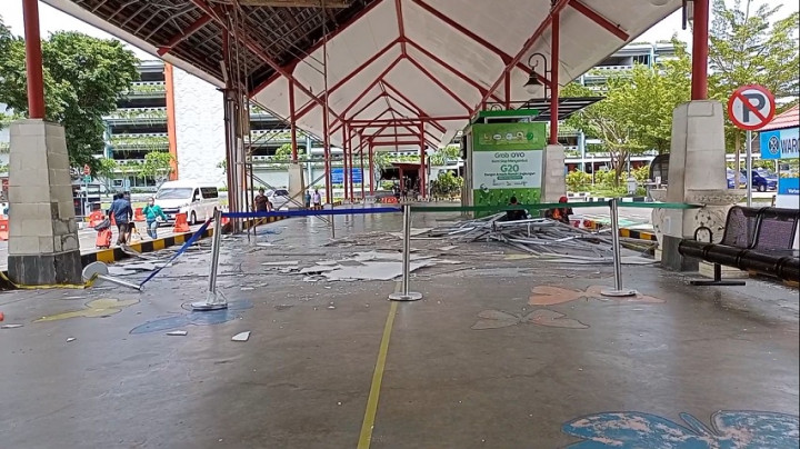 Akibat Angin Kencang, Plafon Bandara I Gusti Ngurah Rai Jebol