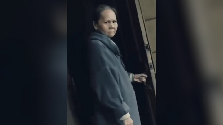 Miris! Kisah Pilu Ibu Eny dan Tiko yang Tinggal di Rumah Mewah Tanpa Air dan Listrik
