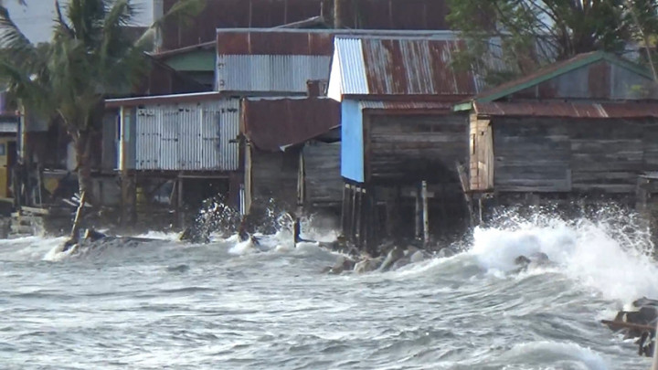 Terjangan Gelombang Tinggi Rusak Permukiman Nelayan di Polewali Mandar