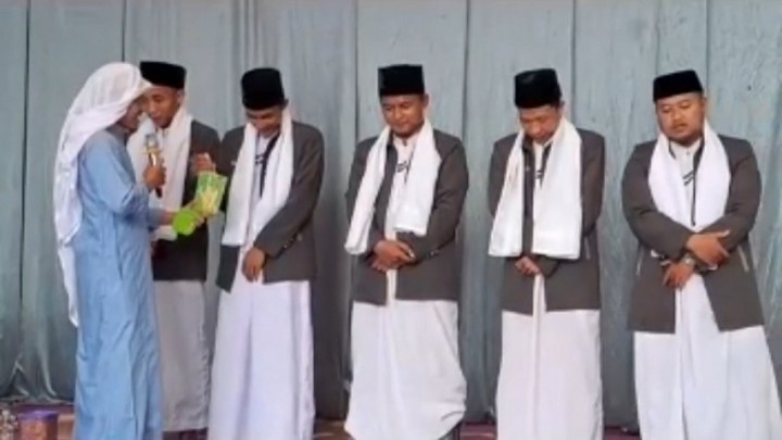 Viral! Tradisi Perjodohan Santri Secara Massal di Pondok Pesantren Ciamis