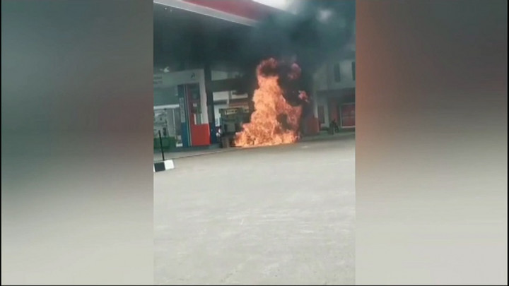 Diduga Tangki BBM Bocor, Sebuah Sepeda Motor Hangus Terbakar di SPBU Lubuklinggau