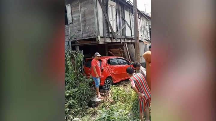 Kepergok Curi Kotak Amal Masjid, Seorang Pencuri Kabur dan Tabrak Rumah Warga