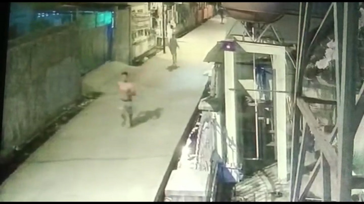 Terekam CCTV! Paman dan Ponakan Diserang Kelompok Geng Motor