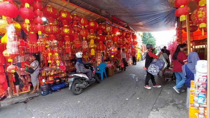 Jelang Imlek, Para Pedagang Pernak Pernik Imlek Kebanjiran Orderan