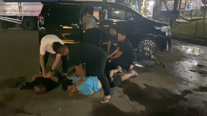 Detik-detik Penangkapan Alex Bonpis Penerima Narkoba dari Teddy Minahasa