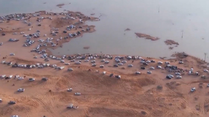 Wow! Usai Pegunungan Jadi Hijau, Kini Muncul Danau di Area Tandus Arab