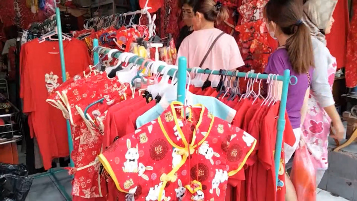 Menjelang Imlek, Penjualan Baju Khas Imlek Naik 75 Persen