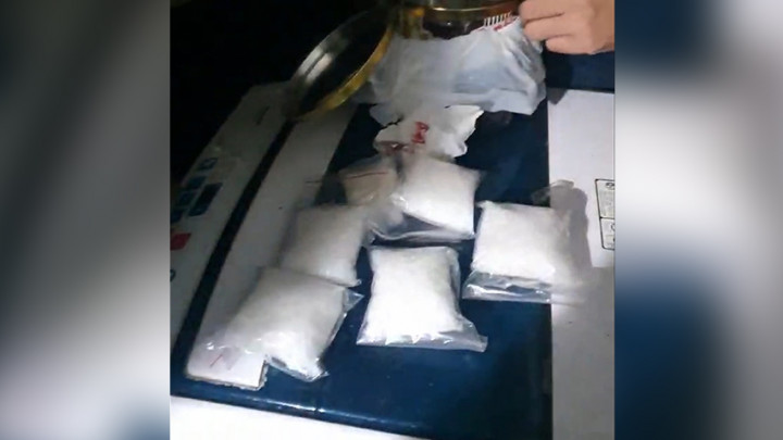 Penggrebekan Pengedar Narkoba, Polisi Temukan 1 Kg Sabu