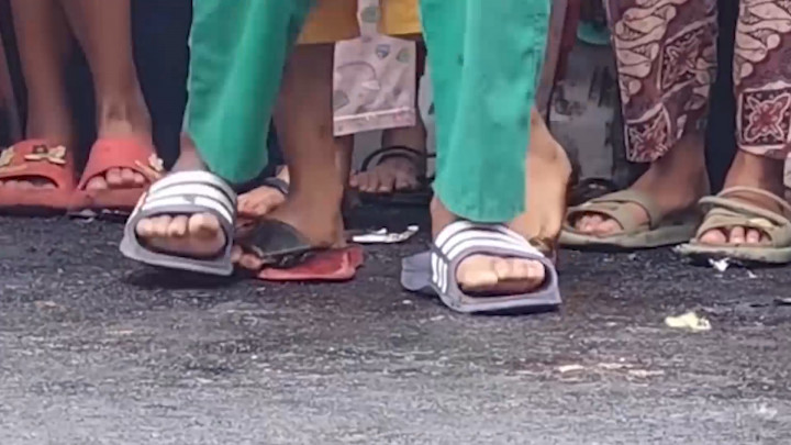 Kocak! Sandal Warga Nempel di Aspal saat Peresmian Underpass Dewi Sartika