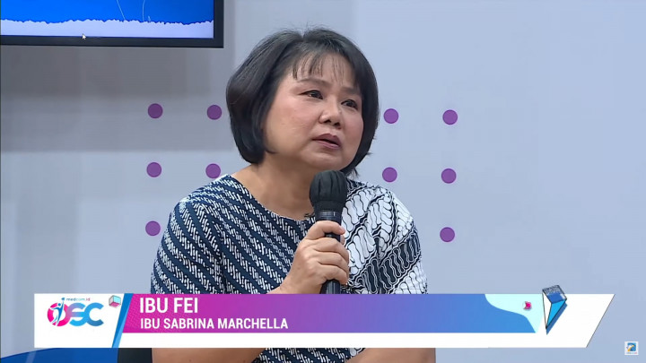 Sang Ibu Bangga Sabrina Raih Beasiswa OSC Medcom.id