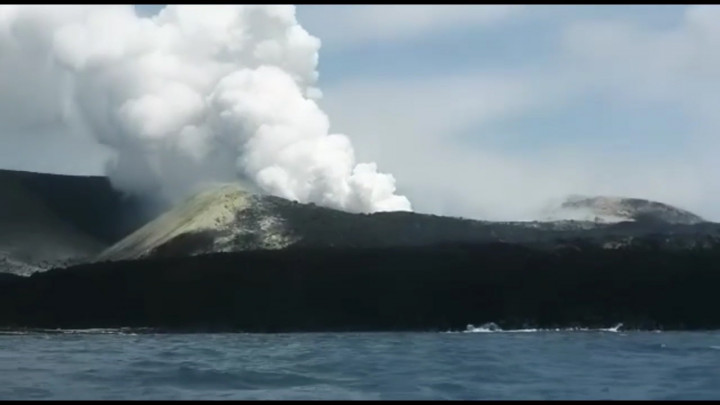 Lagi! Gunung Anak Krakatau Sudah Erupsi 8 Kali