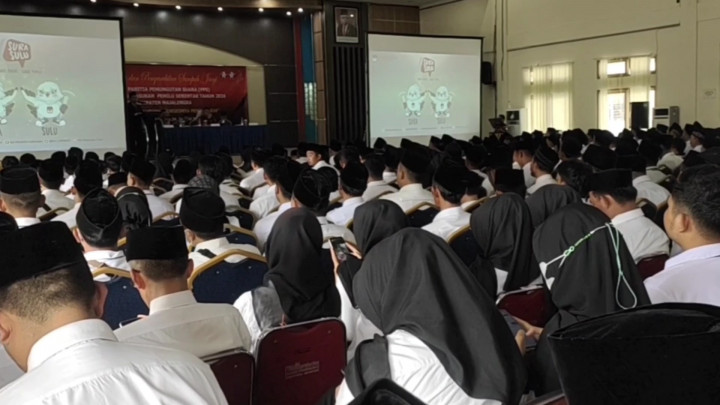 Ricuh! Pelantikan Ribuan PPS di Majalengka Diwarnai Aksi Mosi Warga