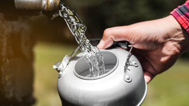 Menelisik 5 Khasiat Air Zamzam, Cegah Dehidrasi hingga Kanker