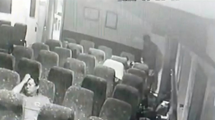 Terekam CCTV, Aksi Tikus Kapal Antar Pulau Ditangkap