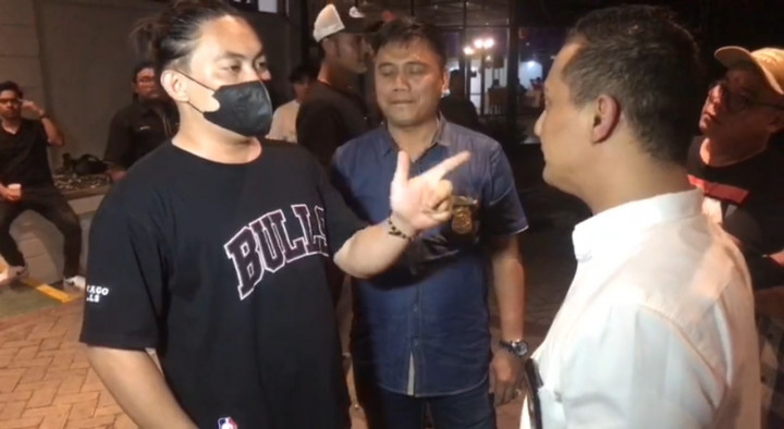 Petugas Gabungan Grebek Pesta Kolam Renang di Cikarang