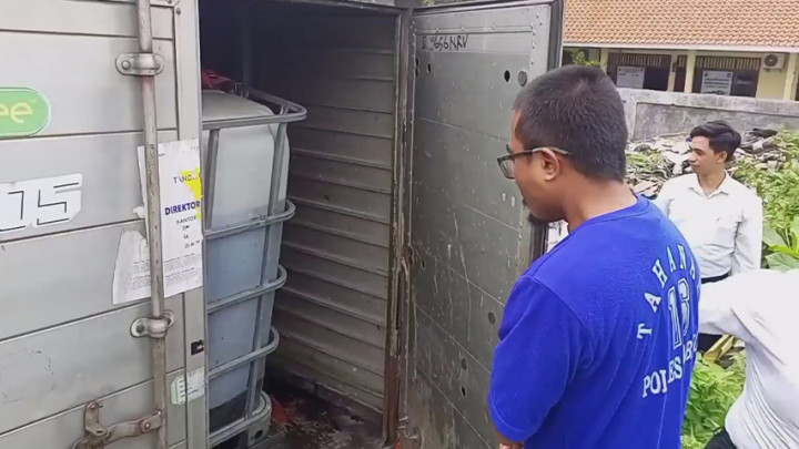Timbun 2000 Liter BBM Jenis Solar, Pelaku Modifikasi Mobil Box
