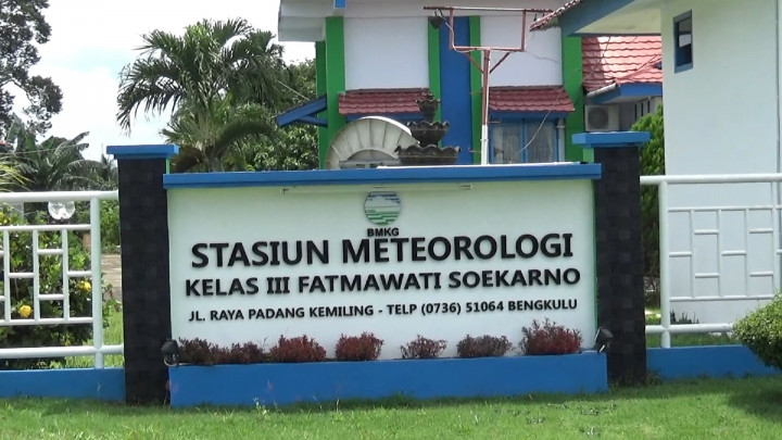 Viral! Fenomena Hujan Es Berukuran Bola Tenis Hebohkan Warga Bengkulu