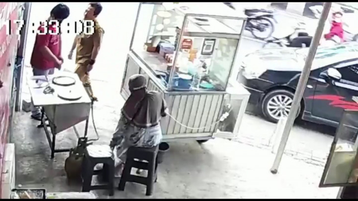 Viral! Penjual Martabak Di Bandar Lampung Dipukul Oknum PNS