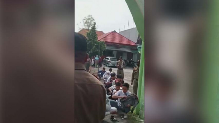 Belasan Pelajar di Pasuruan Terjaring Razia Saat Bolos Sekolah