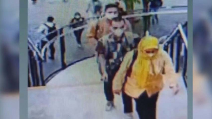 Viral! Detik-detik Aksi Pencopetan di JPO Pinishi