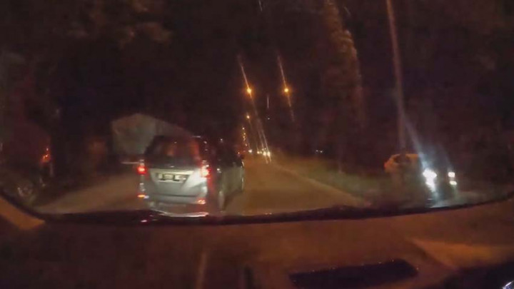 Detik-detik Pengejaran Mobil Pengangkut Rokok Ilegal di Kudus