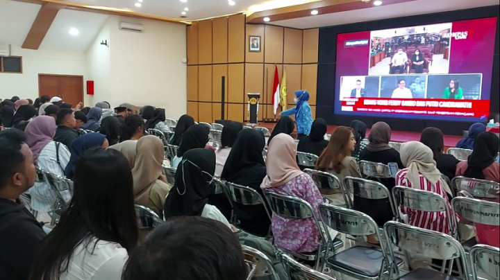 Puluhan Mahasiswa Hukum di Bandung Nobar Sidang Vonis Ferdy Sambo Cs