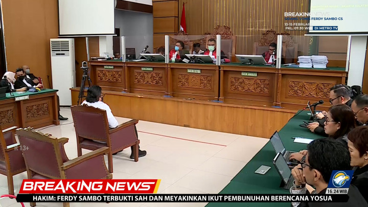 Hakim Yakin Ferdy Sambo Bersarung Tangan Tembak Yosua dengan Senpi Glock