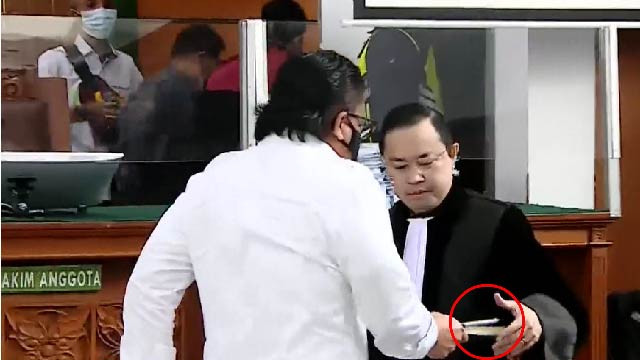 Usai Divonis Mati, Ferdy Sambo Serahkan Buku Hitam ke Pengacara