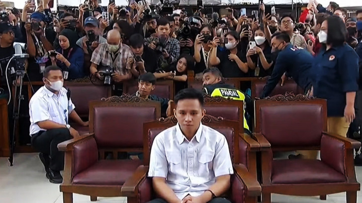 Riuh Pendukung, Richard Eliezer Tiba di Ruang Sidang untuk Hadapi Vonis