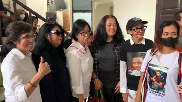 Fans Bharada E Datangi PN Jaksel, Berharap Idolanya Divonis Bebas