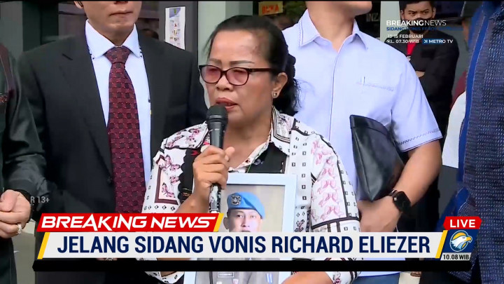 Ini Bentuk Dukungan Ibunda Brigadir J untuk Majelis Hakim