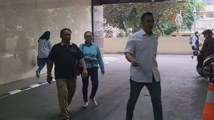 Orangtua Richard Eliezer Menjenguk ke Rutan Bareskrim