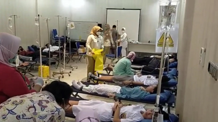 Diduga Keracunan Makanan, 55 Pelajar SMA di Bogor Dilarikan ke RS