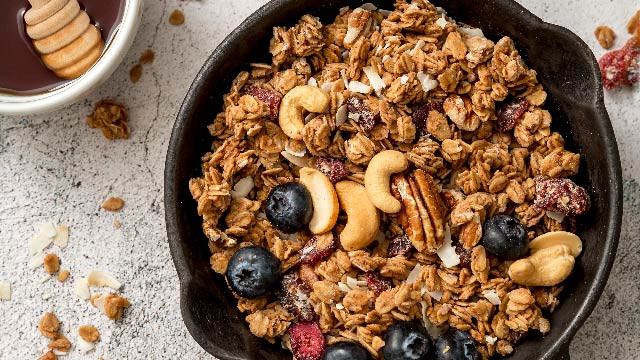 Suka Jadi Menu Sarapan Sehat, Ini 4 Manfaat Granola
