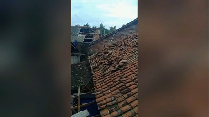 Pasca Diterjang Angin Puting Beliung, Puluhan Rumah Warga di Tangerang Rusak